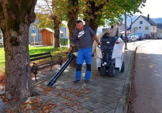 Općina Perušić nabavila mobilni usisavač za odvojeno prikupljanje komunalnog otpada s javnih površina