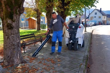 Općina Perušić nabavila mobilni usisavač za odvojeno prikupljanje komunalnog otpada s javnih površina