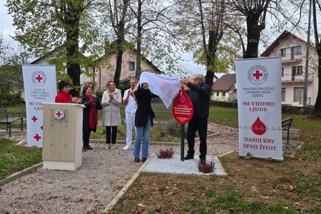 LIJEPO: Ploča zahvalnosti za dobrovoljne davatelje krvi