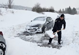 Lički policajci i na Badnjak pokazali da biti policajac nije samo posao, već poziv