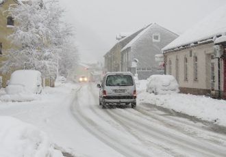 Građani, broj na koji na području Gospića možete dojaviti sve probleme vezane uz čišćenje snijega je 098417694