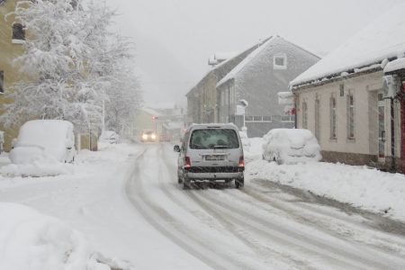 Građani, broj na koji na području Gospića možete dojaviti sve probleme vezane uz čišćenje snijega je 098417694