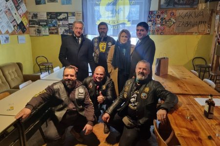 Gradonačelnik Darko Milinović sa suradnicima posjetio prostorije moto cluba Crazy wolfs