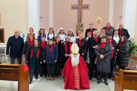 Gradski zbor Vila Velebita iz Gospića božićnim pjesmama uveličali misno slavlje u Vojniću