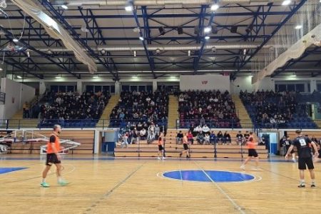 Odigrane prve četiri utakmice osmine finala  zimskog malonogometnog turnira u Gospiću