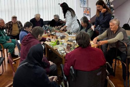 BOŽIĆNO ČUDO: Samo jedna djevojka uspjela je ujediniti cijeli Gospić u božićnom projektu koji spaja generacije!